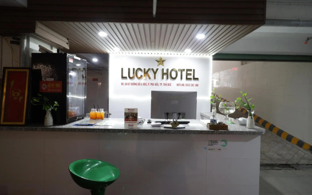 RedDoorz Lucky Hotel