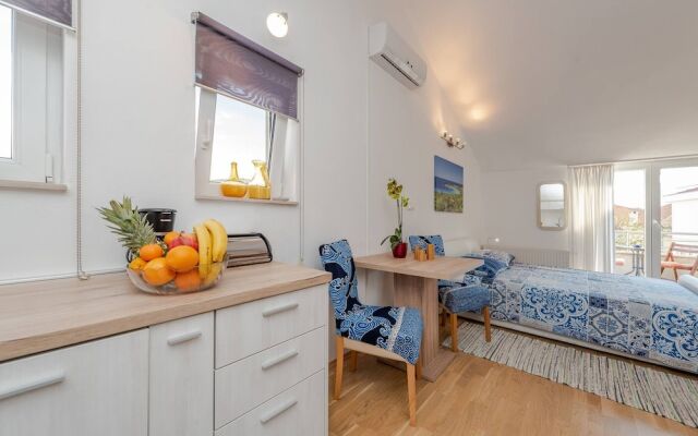 Romantic Oasis -mediterranean Style Studio