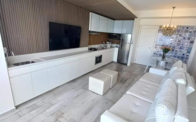 Condomínio de Luxo em Frente à Praia (novinho)