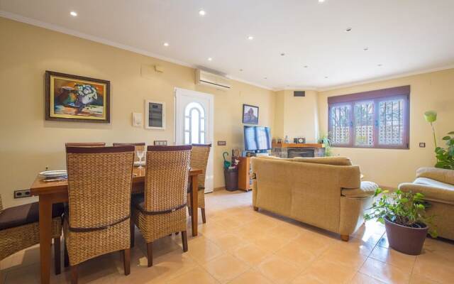 Villa - 4 Bedrooms with Pool and WiFi - 106405