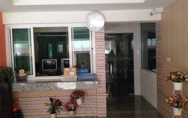Yaowamal Apartment