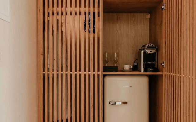 Ostrako Beachside Suites