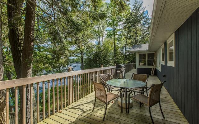 Daydreams Cottage~Beautiful 5 Bed 2 Bath Cottage on Brandy Lake