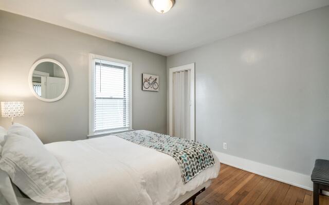 Shiny and comfortable Oakland House