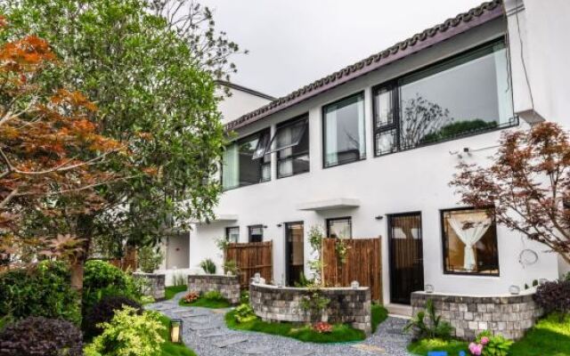 Sansheli Garden Hostel