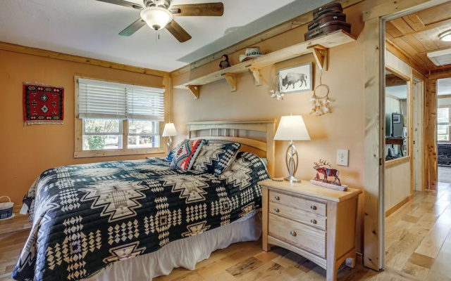 Quaint Mountain Charm! Robbinsville Hideaway