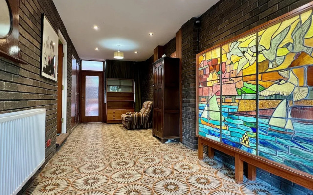 Pant Golau House