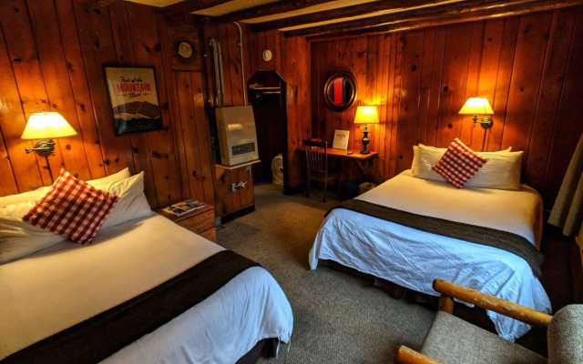 Foot of the Mountain Motel