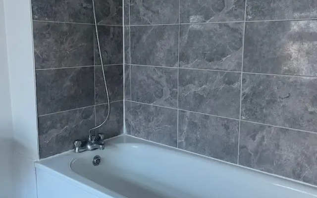 Cosy 2-bed Home - Central Location - Train Station