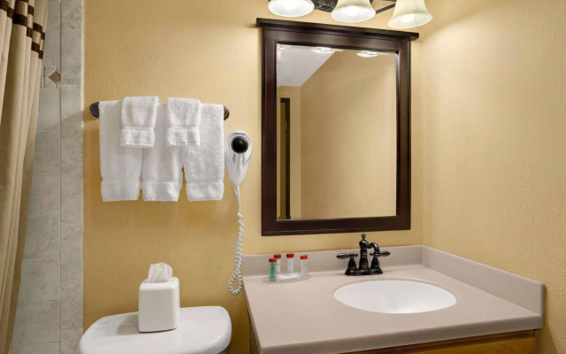 Roosevelt Grand Dakota, SureStay Collection by Best Western