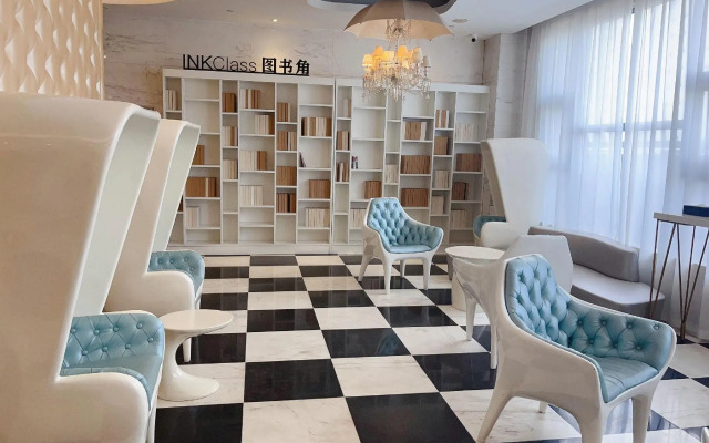 Orange Hotel Select