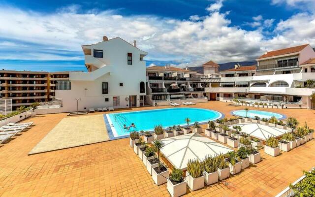 Modern apartment in Parque Royal I