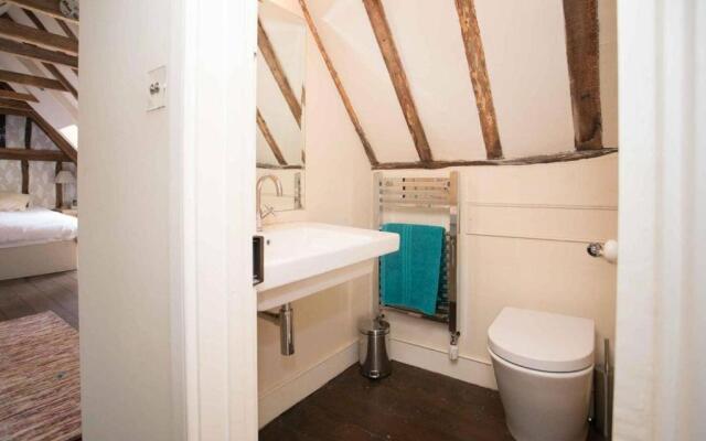 Medieval Town House - Walled Garden Sleeps 8