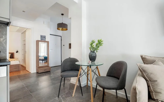 Glimmer 2-Bedroom Apartment in Athens