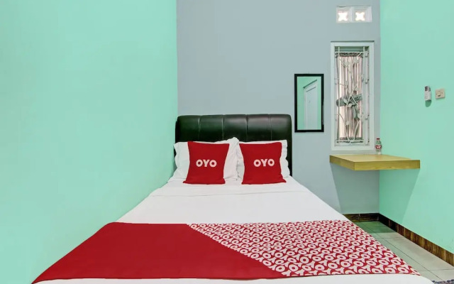 OYO 92521 Guest House Inayah Syariah