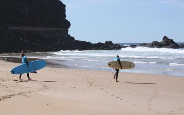 International Surf School & Camp - Hostel