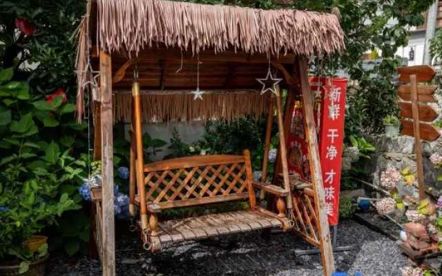 Shanjian Xiaozhu Inn – Outside – Luding