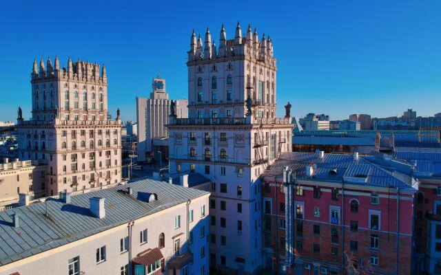 Apartment on Romanovskaya sloboda 10