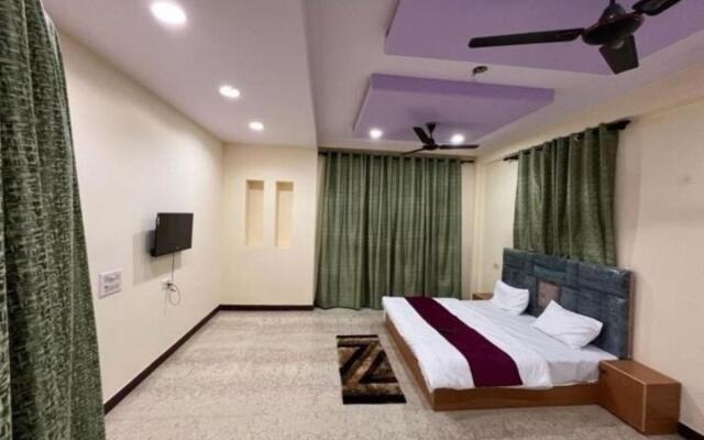 Oyo 703859 Hotel Greeno