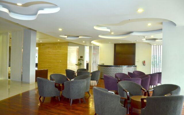 Grand Cakra Hotel
