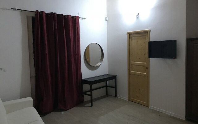 Decadracma rooms