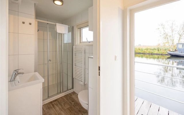 Awesome Ship/boat in Aalsmeer With 2 Bedrooms and Wifi