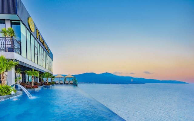 Peninsula Hotel Danang