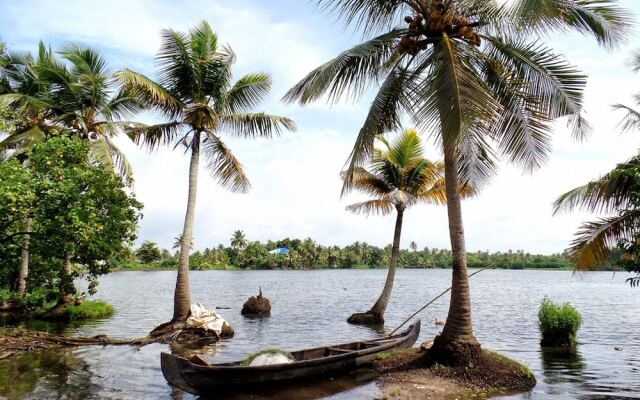 Houseboat Cruise in the Backwaters of Kerala