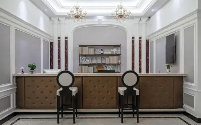 Ruijia LiLan Ruibai-Yun Hotel (Deqing West Railway Station)