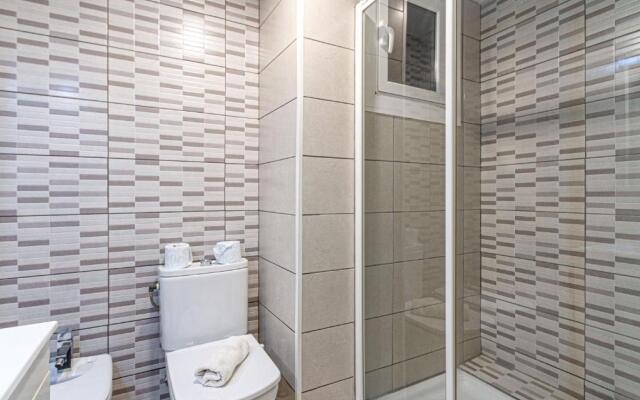 Residencial Costamar next Bcn, 50m beach with swimmingpool