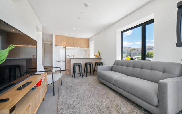 Toru Top Floor Apartment - Brand New & Convenient – Guest Rooms – Queenstown