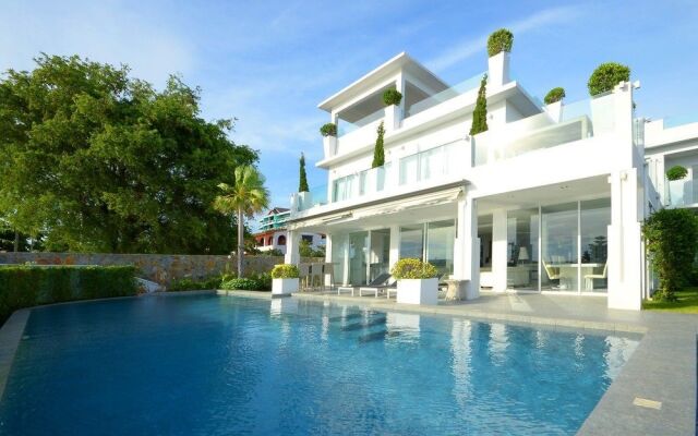 Luxury 5 star beach villa 8 beds