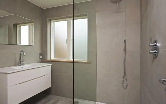 3 the Drive, Hillfield Village