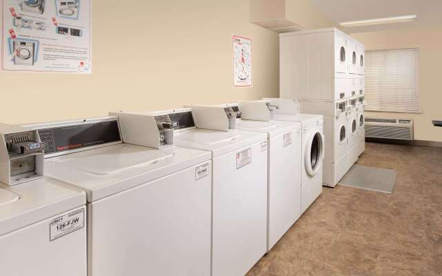 WoodSpring Suites Kansas City Liberty