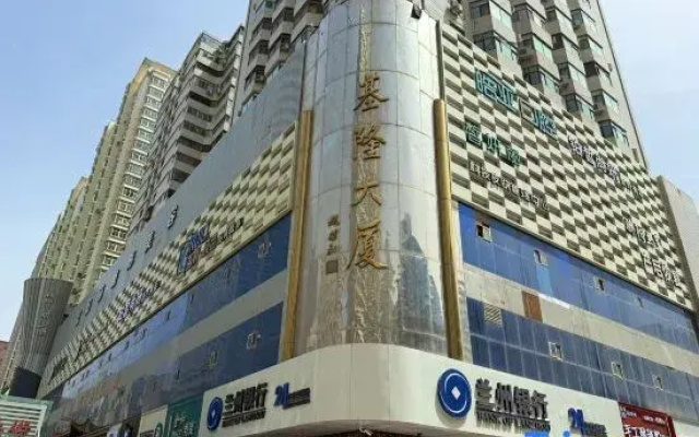 Baishun Smart Movie Homestay (Zhangye Road Provincial Government Subway Station)