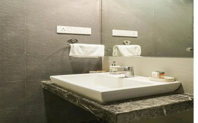 Hotel FC 16 Suites By OYO Rooms