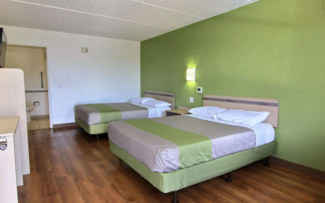 Motel 6 Austin, TX - Central Downtown UT