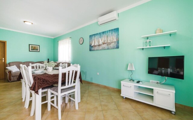 Stunning Home in Debeljak With Wifi and 6 Bedrooms