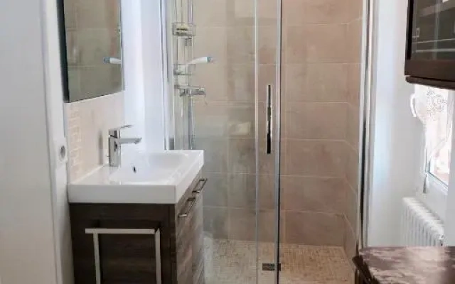 Spacieux appartement indépendant dans une maison
