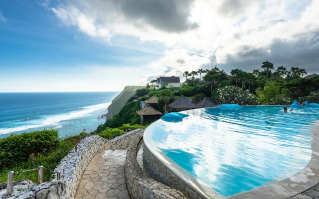 Cliffront Tropical Villa Cantik