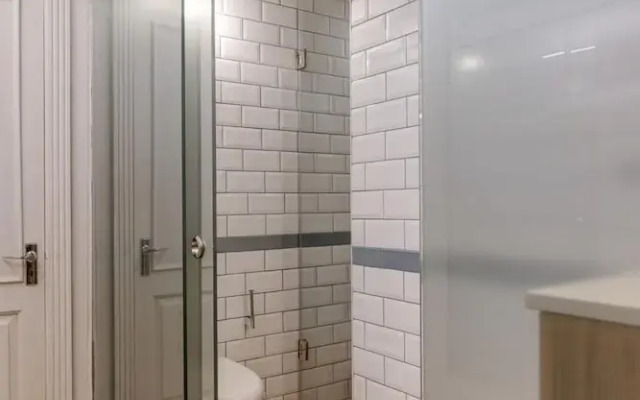Modern Luxury 1-br Apartment