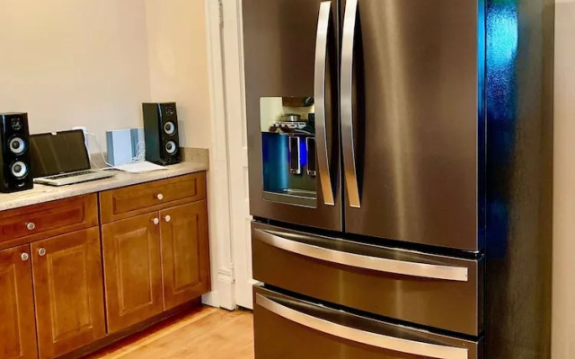 Franklin Fab Gallery House