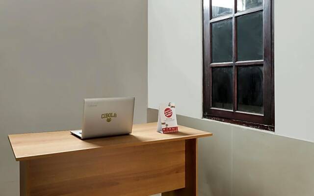 OYO 90907 Handika Jaya Bs
