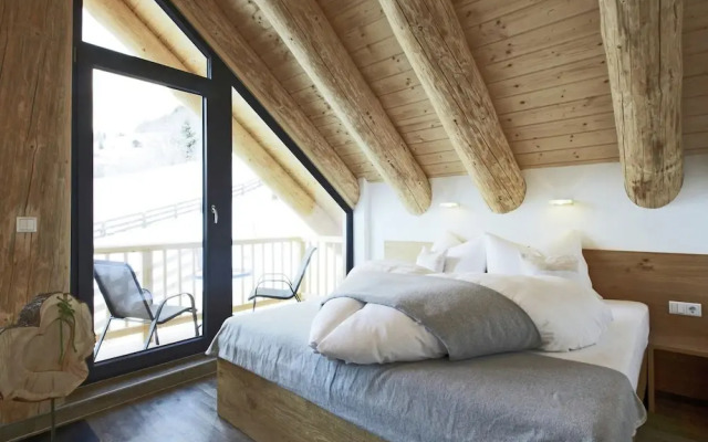 Cosy, Modern Canadian Wooden Chalet