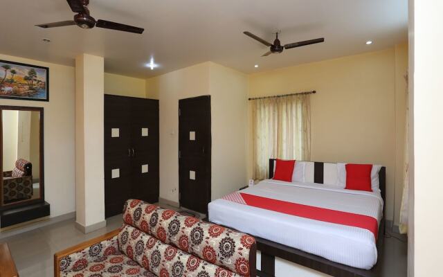 OYO 13288 Hotel Rajashree Inn