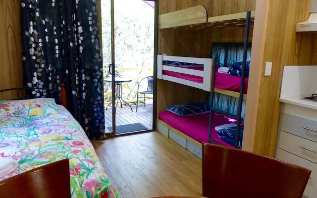 Lake Eacham Tourist Park & Self Contained Cabins