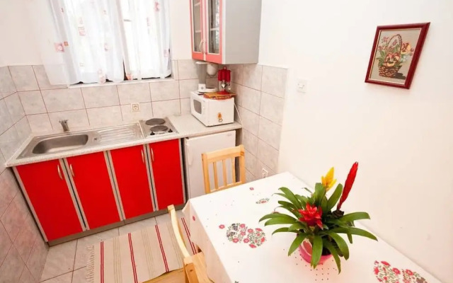 Miro - 300 m From sea - A2 Crveni