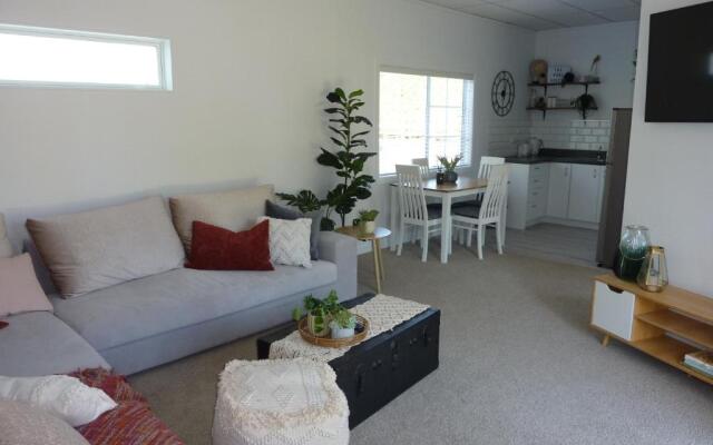 The Pool House, Romantic Country, King Bed