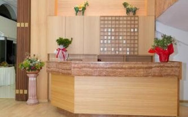 Saronis Hotel