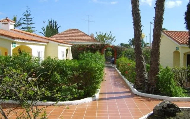 Tra* Bungalows Adonis Pdi